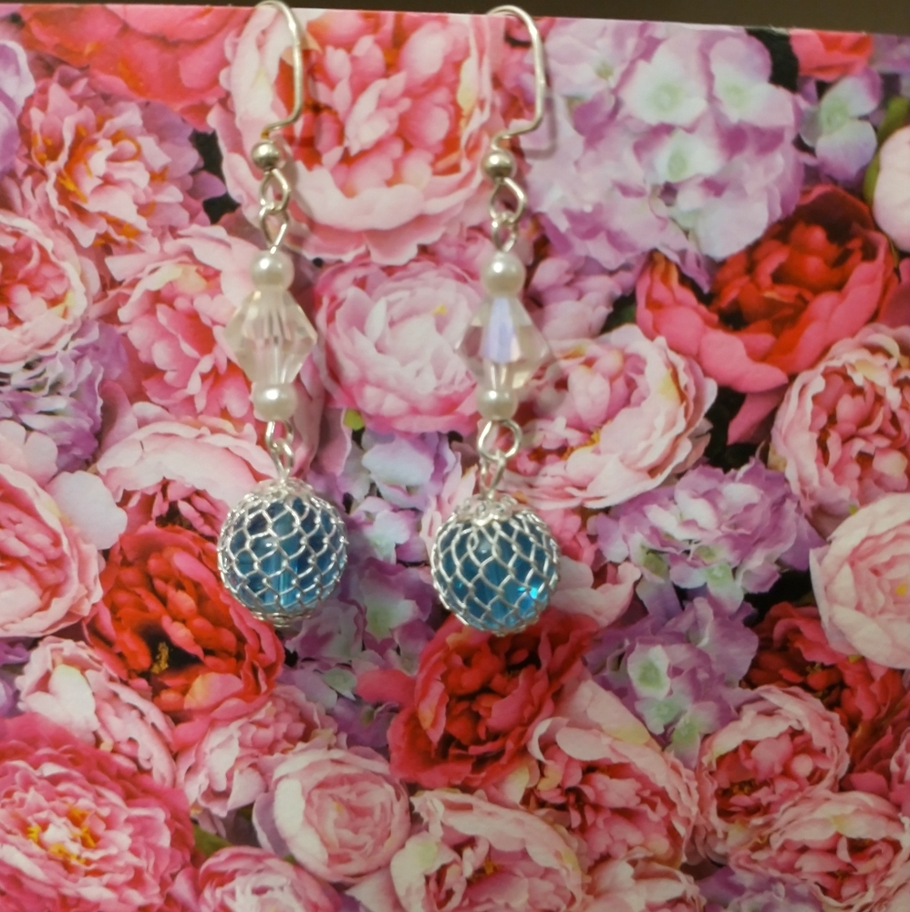 Earrings - Picture 7 of 9